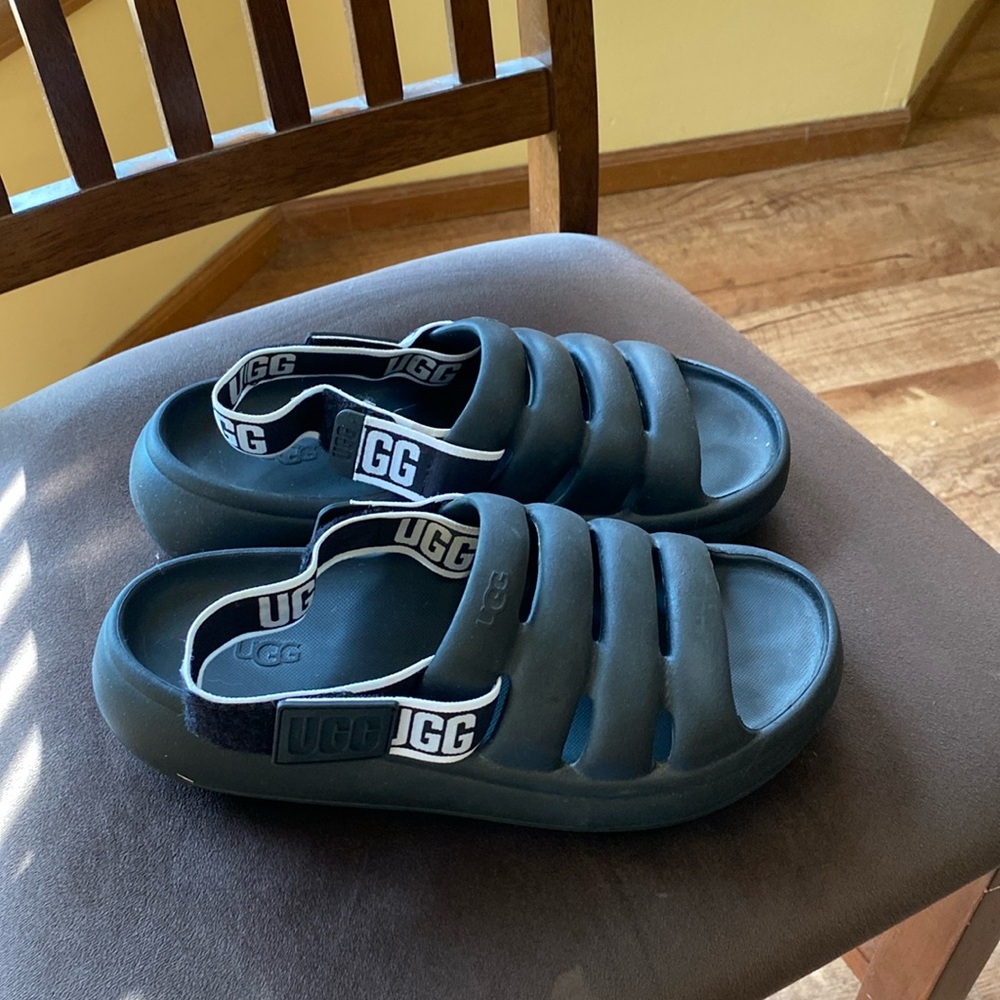 UGG yeah sport sandals BLACK women’s size 9